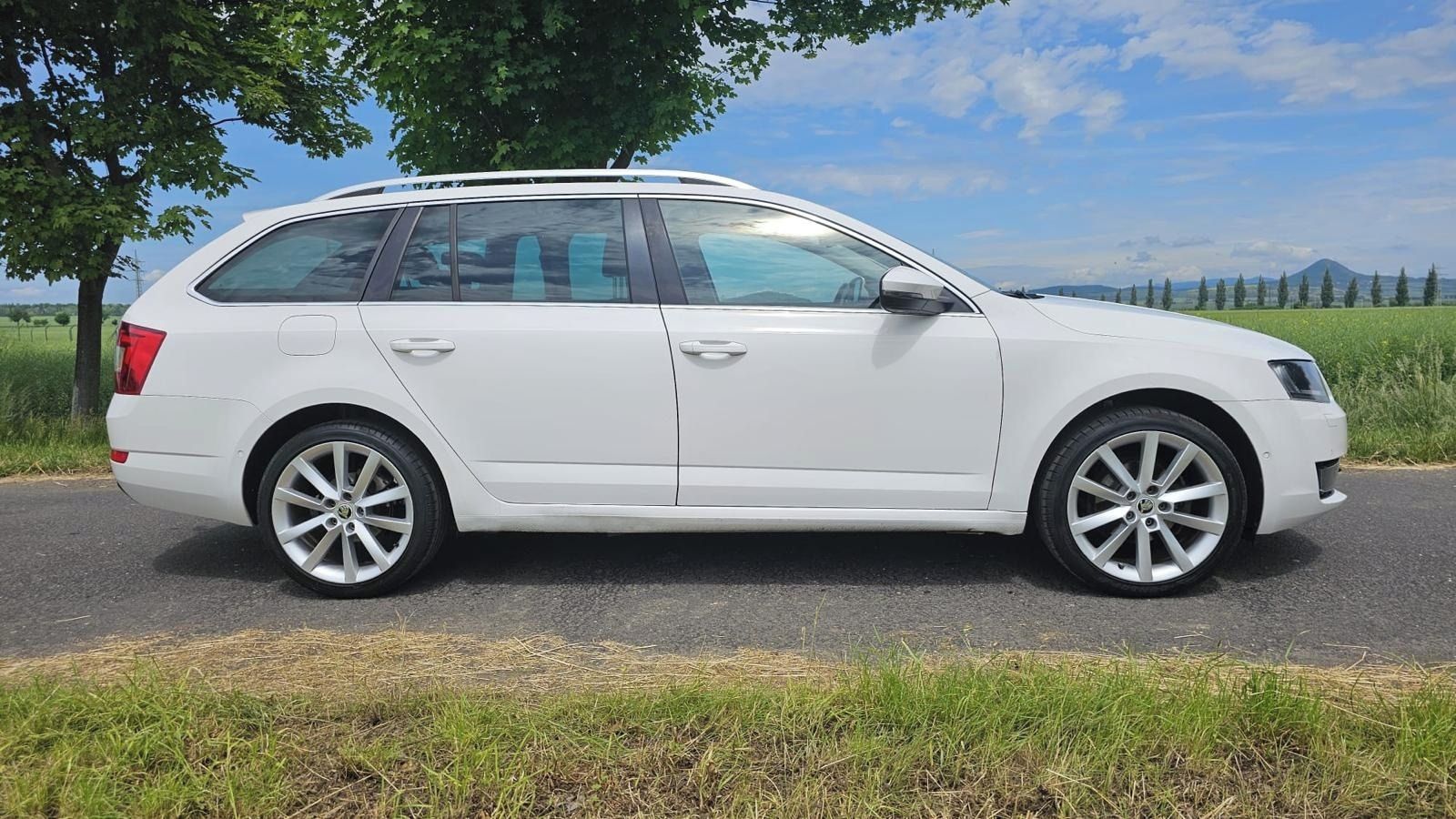 Škoda Octavia, 1,6 TDi  81 kW, DSG PANORAMA - fotka 6