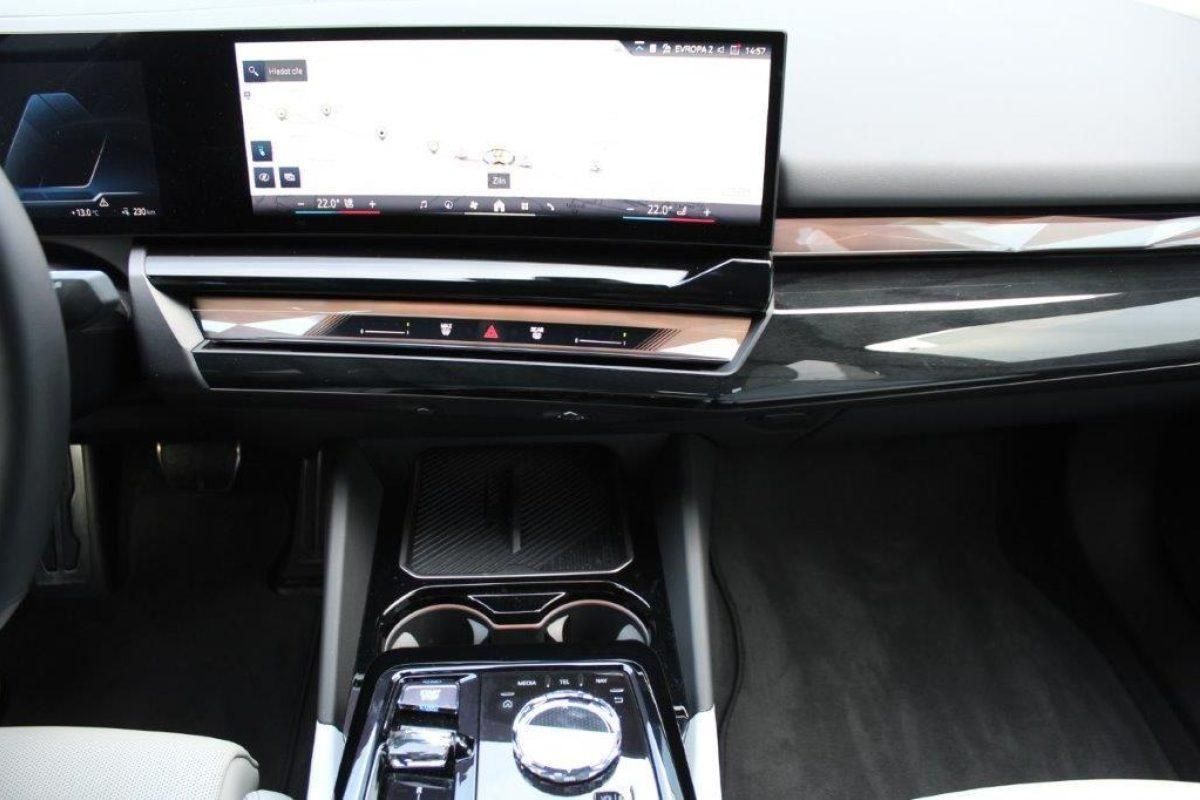 BMW i5, xDrive40 Sedan - fotka 5