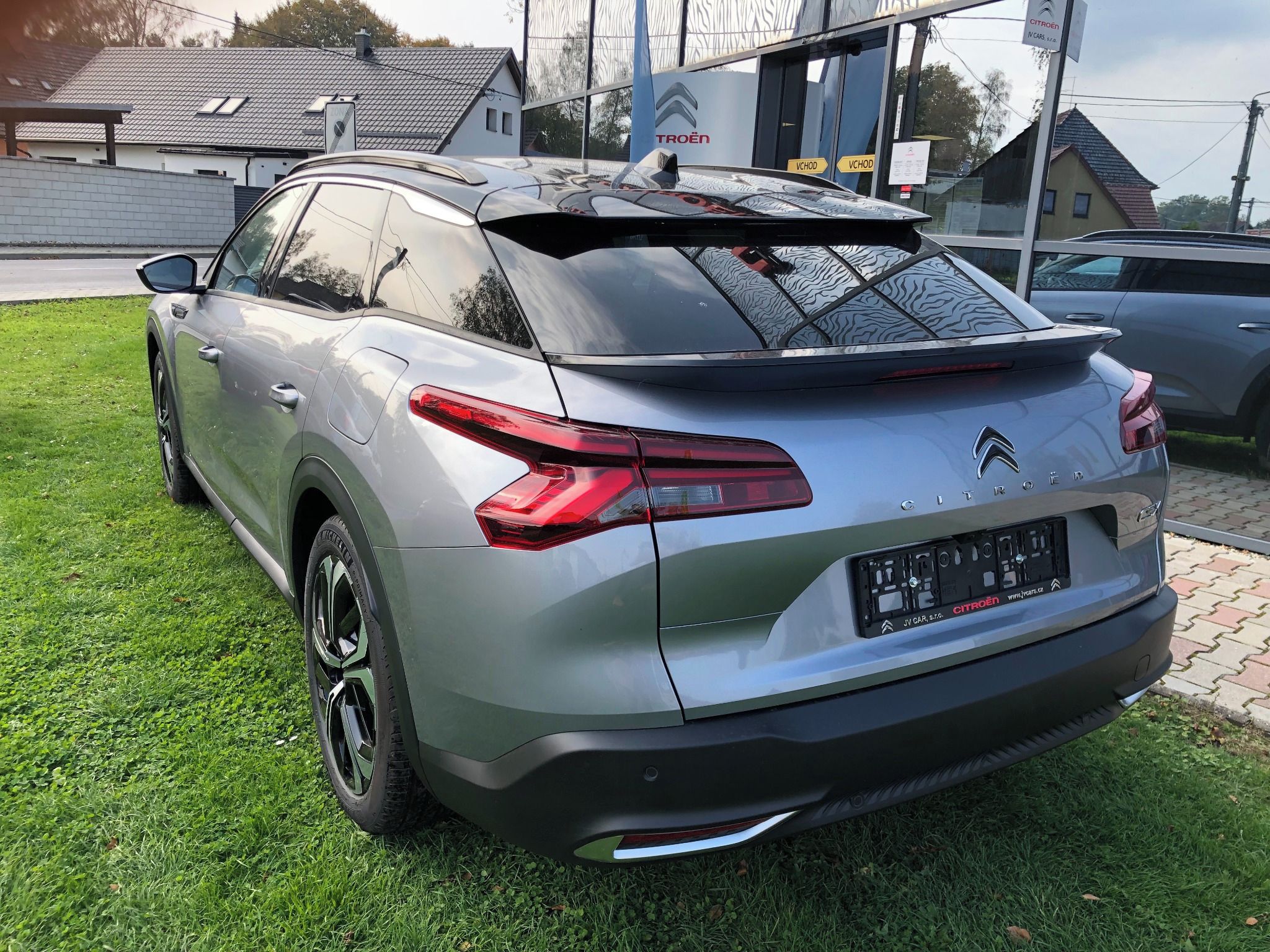 Citroën C5 X, 1.6 hybrid 225k e-EAT8 SHINE - fotka 3