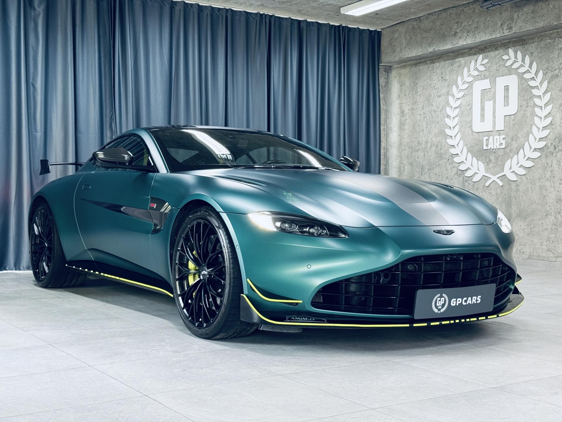 Aston Martin V8 Vantage, F1*1OF1*Q-SPECIAL*S.VETTEL