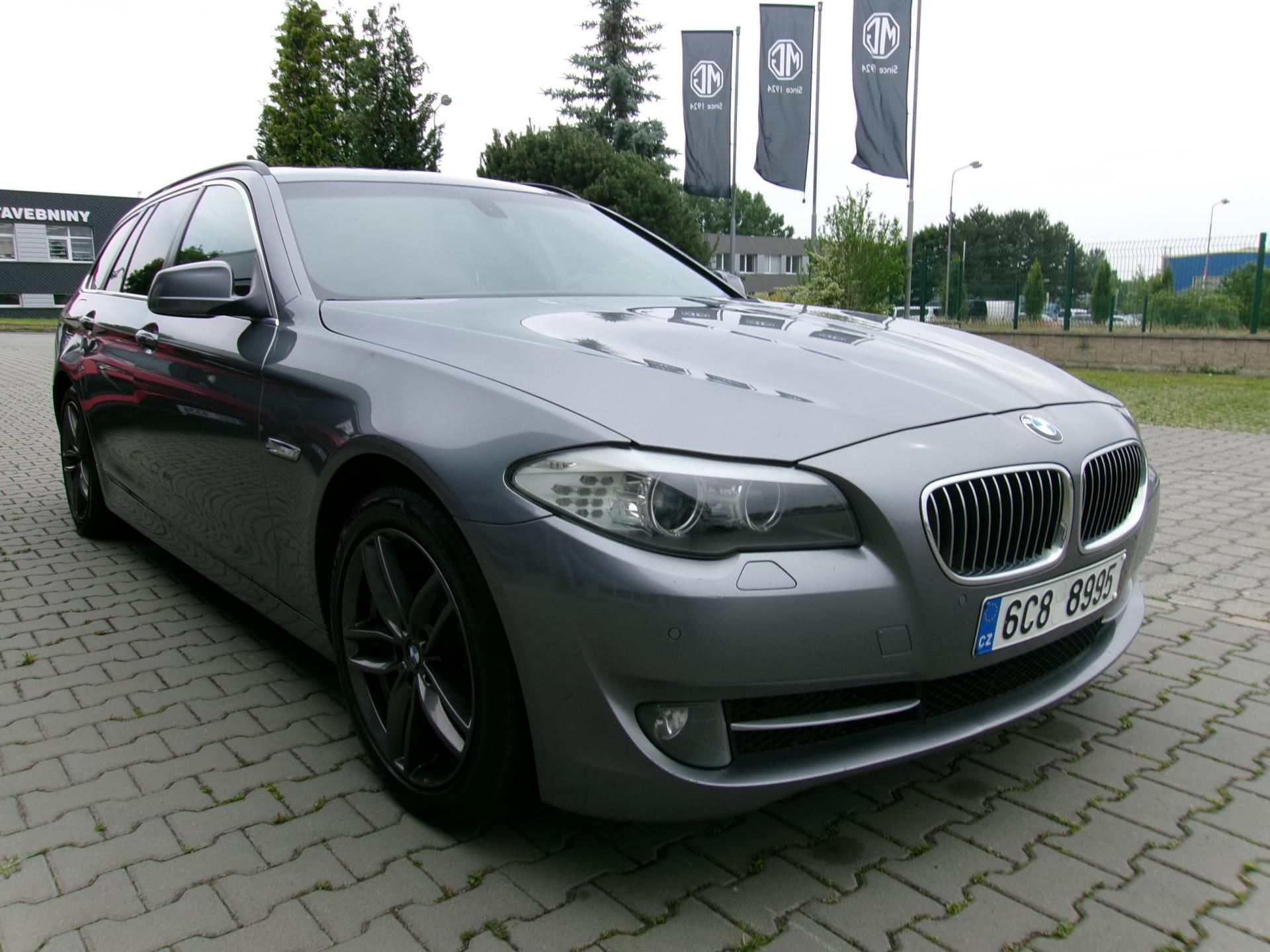 BMW Řada 5, 520d combi - fotka 2