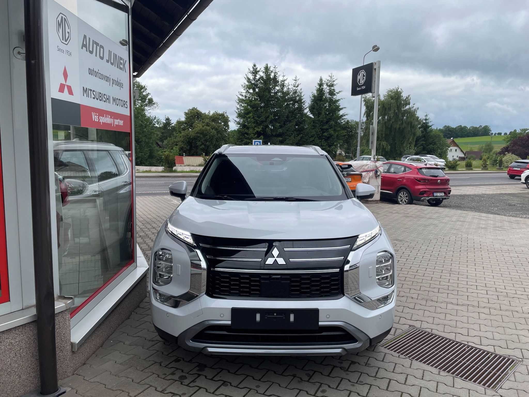 Mitsubishi Outlander, 2.4 PHEV INTENSE - fotka 5