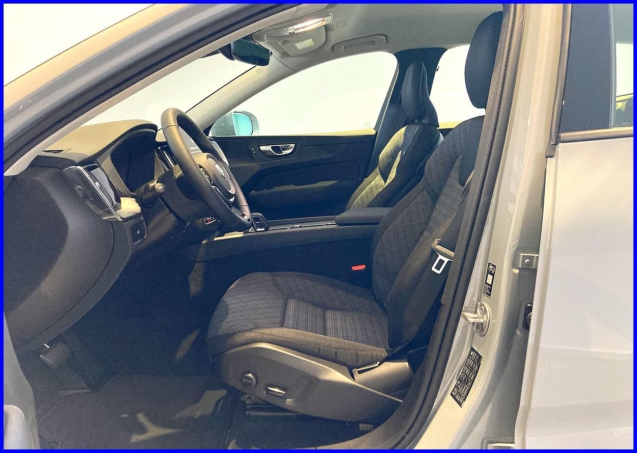 Volvo XC60, B5 AWD NEW 184 KW CORE MY27 - fotka 6