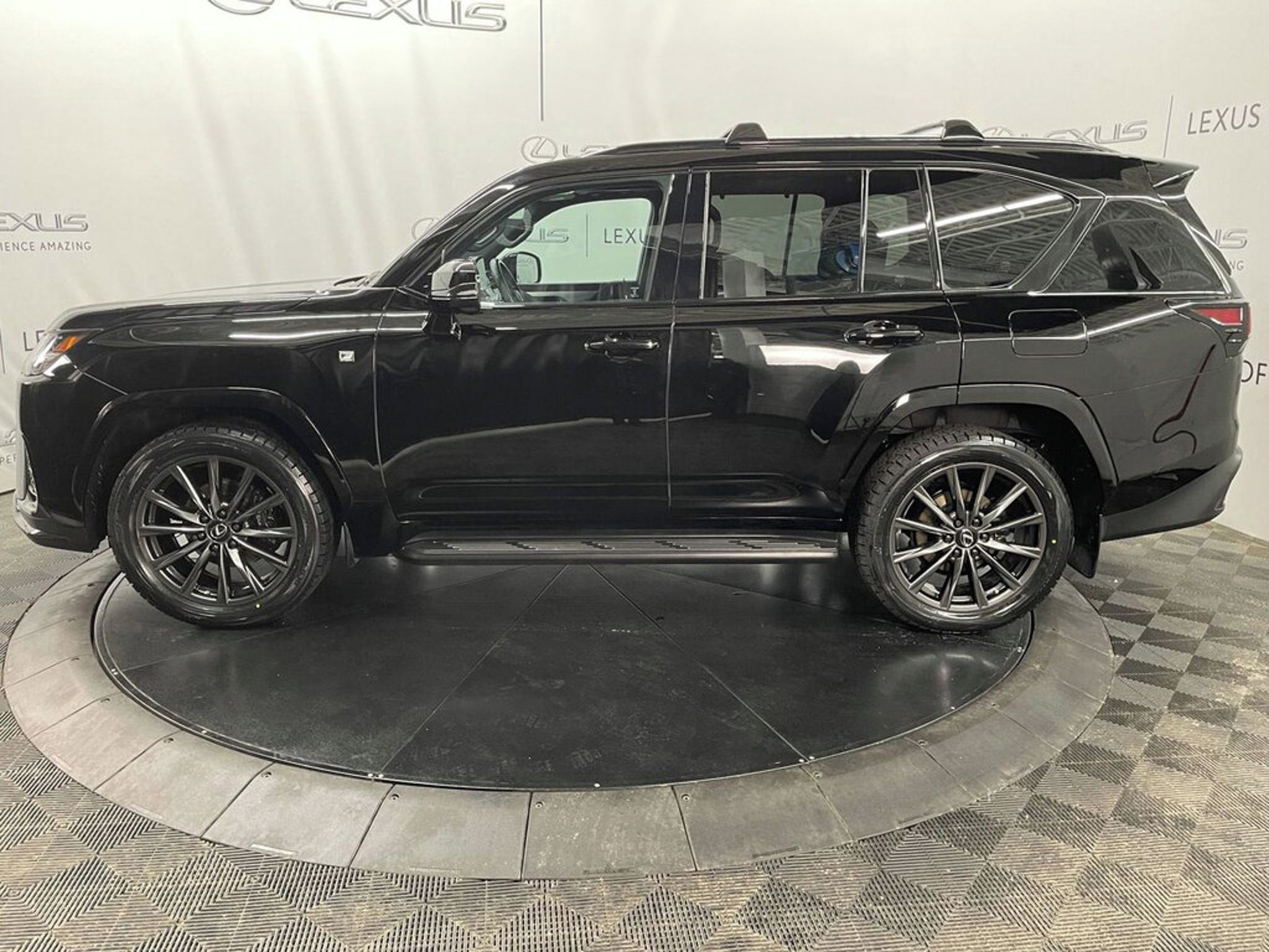 Lexus LX 600, F-Sport 4WD 3.5L Twin Turbo V6 - fotka 6