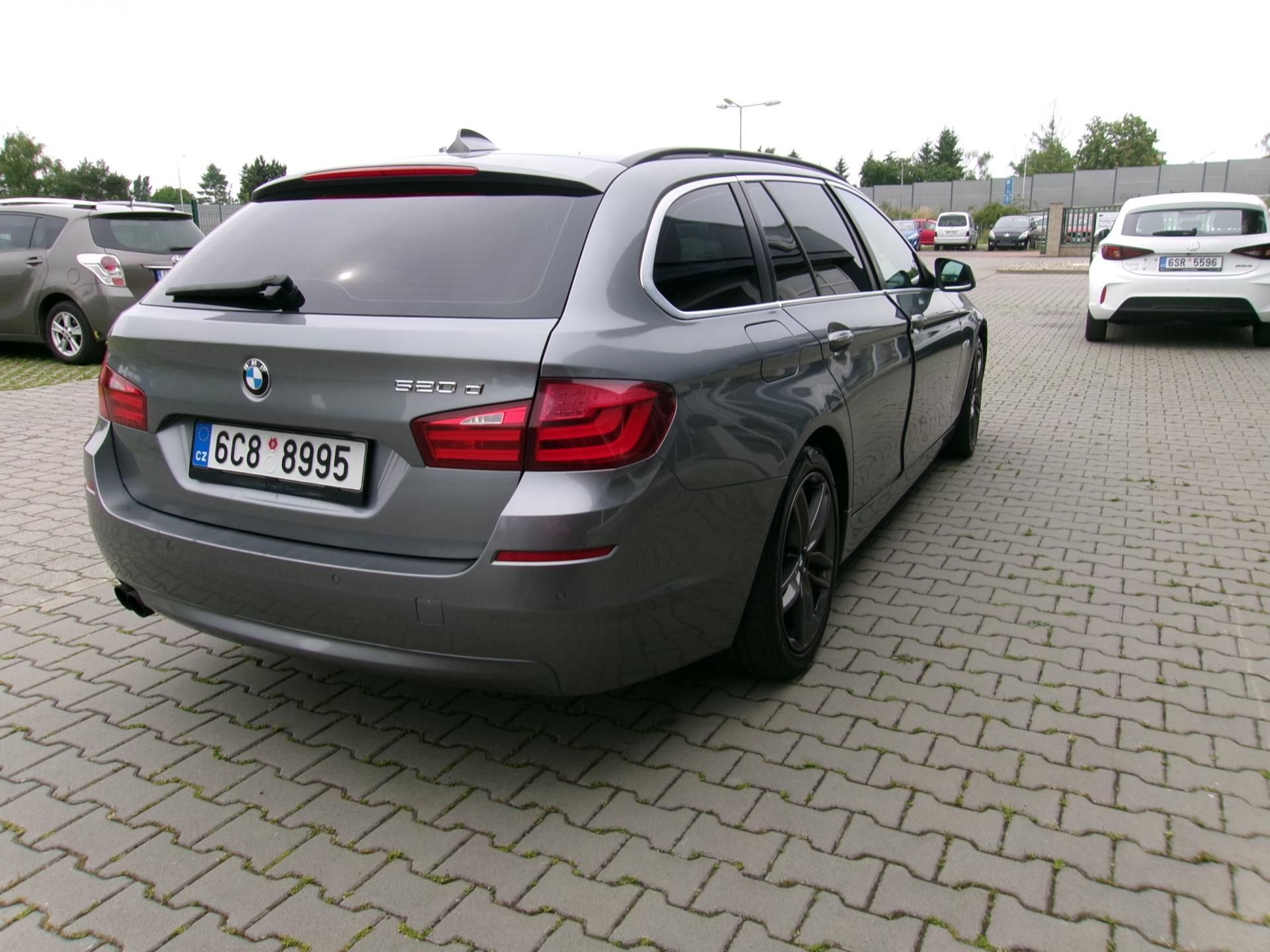 BMW Řada 5, 520d combi - fotka 6