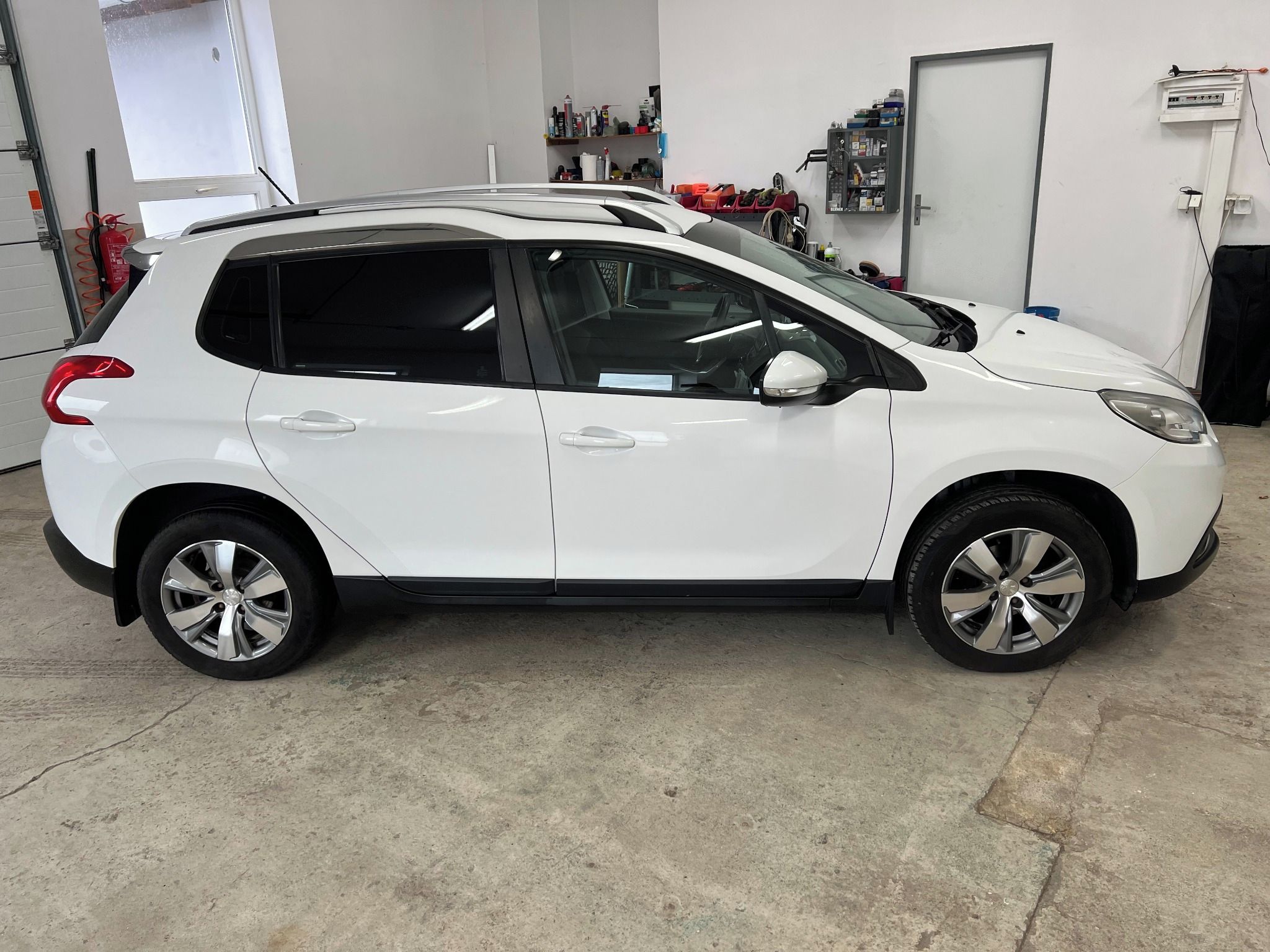 Peugeot 2008, 1.2 PureTech AUTOMAT LITÁ KOLA - fotka 4