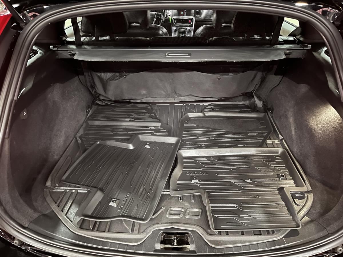 Volvo V60, 2,4 D4 AWD  Momentum - fotka 5