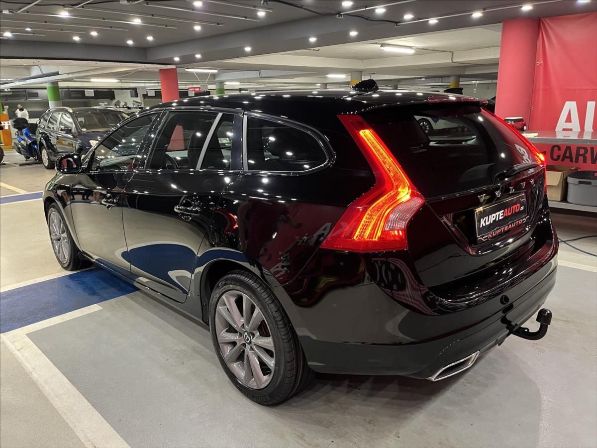 Volvo V60, 2,4 D4 AWD  Momentum - fotka 3