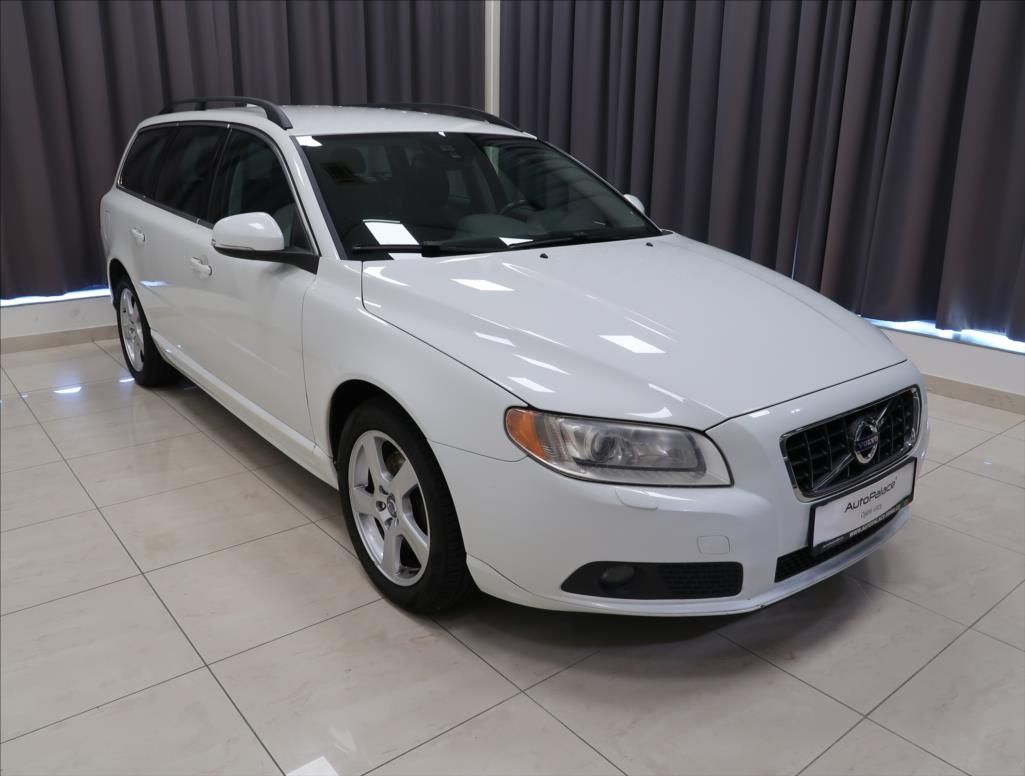 Volvo V70, 2,4 D4 AUT AWD - fotka 3