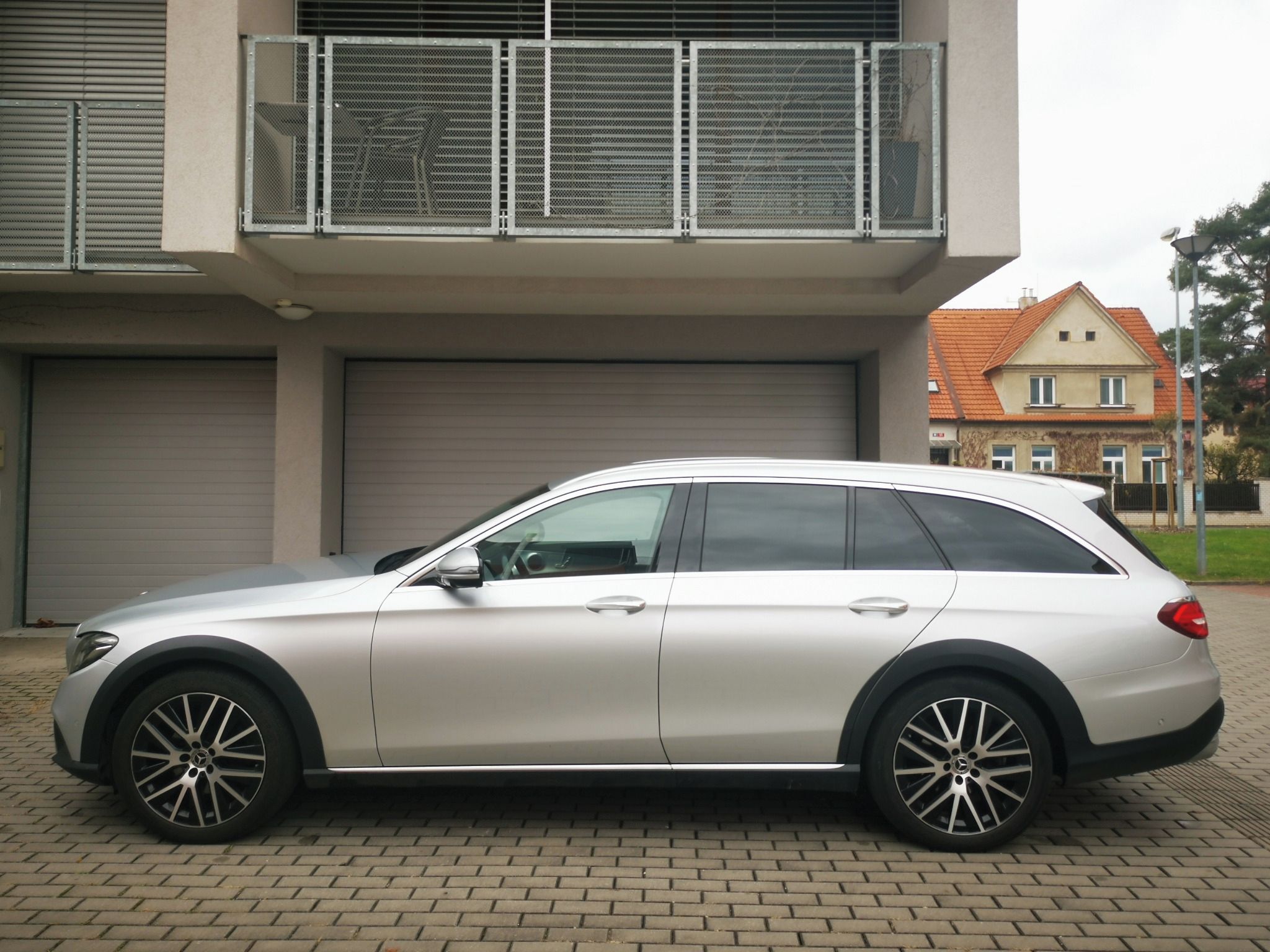 Mercedes-Benz Třídy E, E 220D 4Matic Allterrain - fotka 6