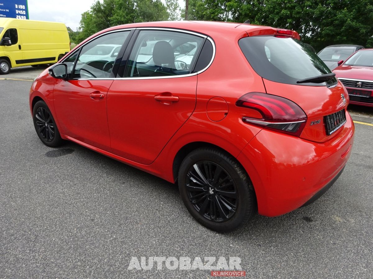 Peugeot 208, 1.2 puretech, garance km - fotka 6