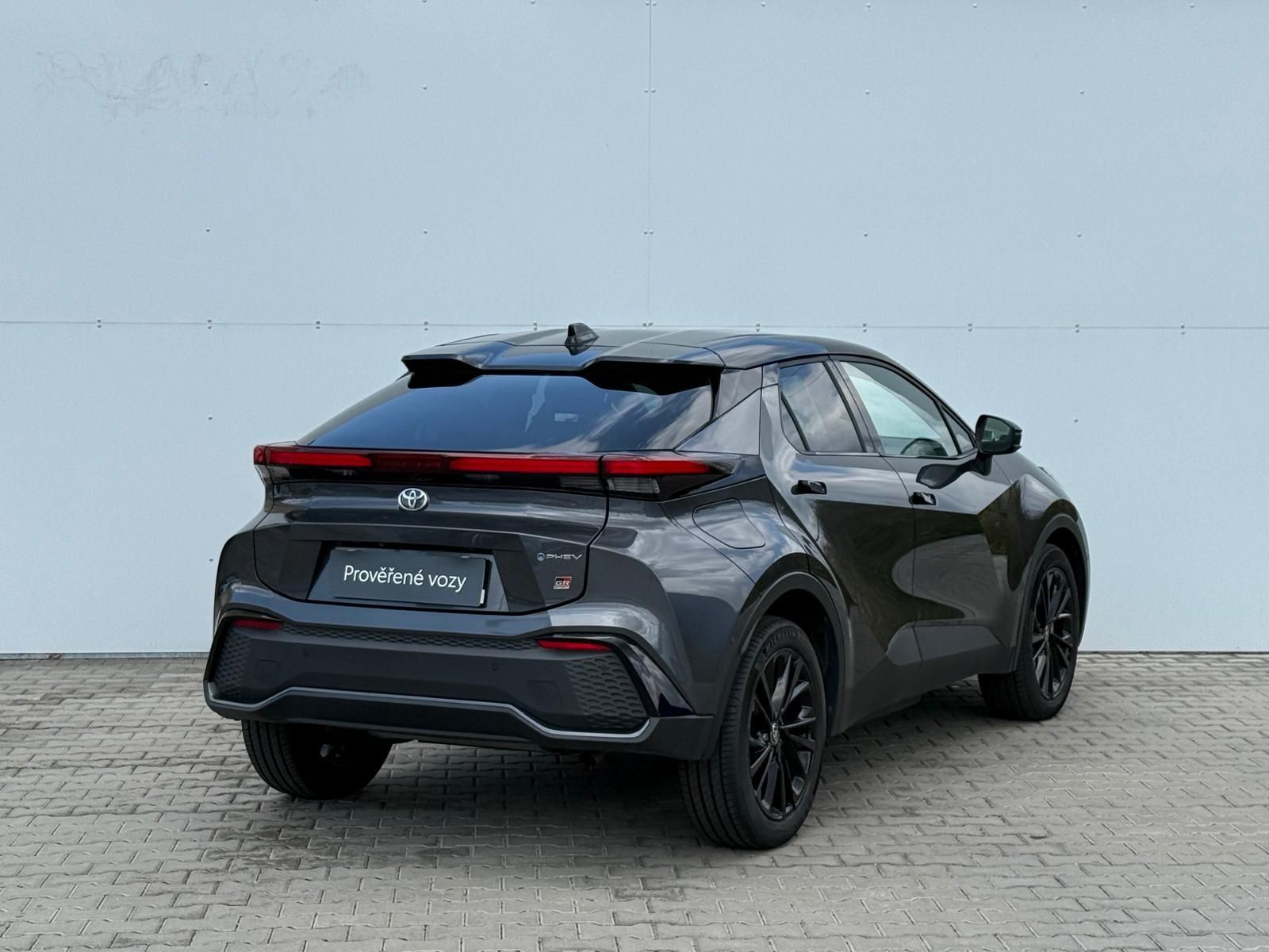 Toyota C-HR, 2,0 PHEV E-CVT GR Sport - fotka 2