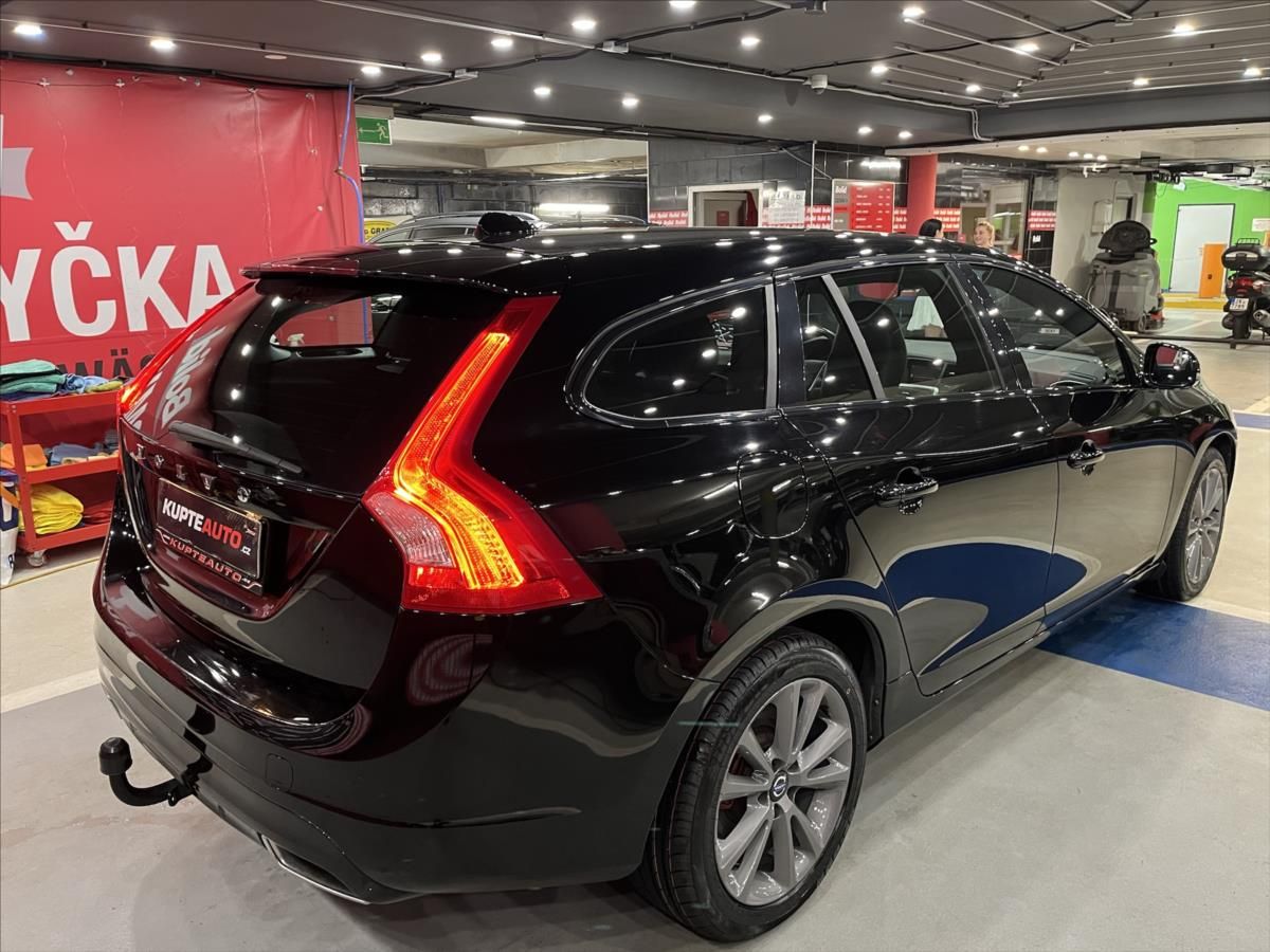 Volvo V60, 2,4 D4 AWD  Momentum - fotka 6
