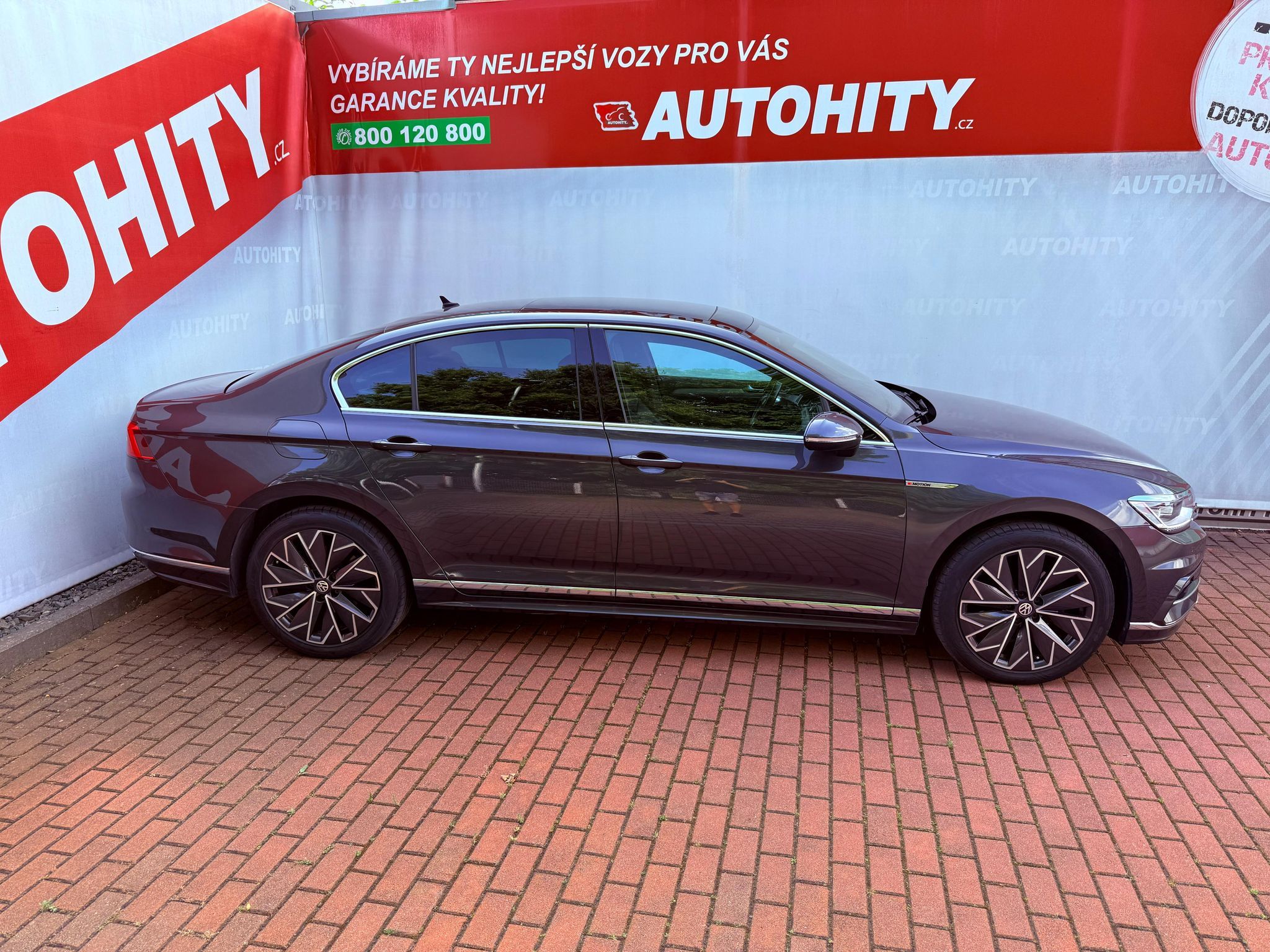 Volkswagen Passat, 2.0 TDi 4Motion DSG R-Line, ČR - fotka 6