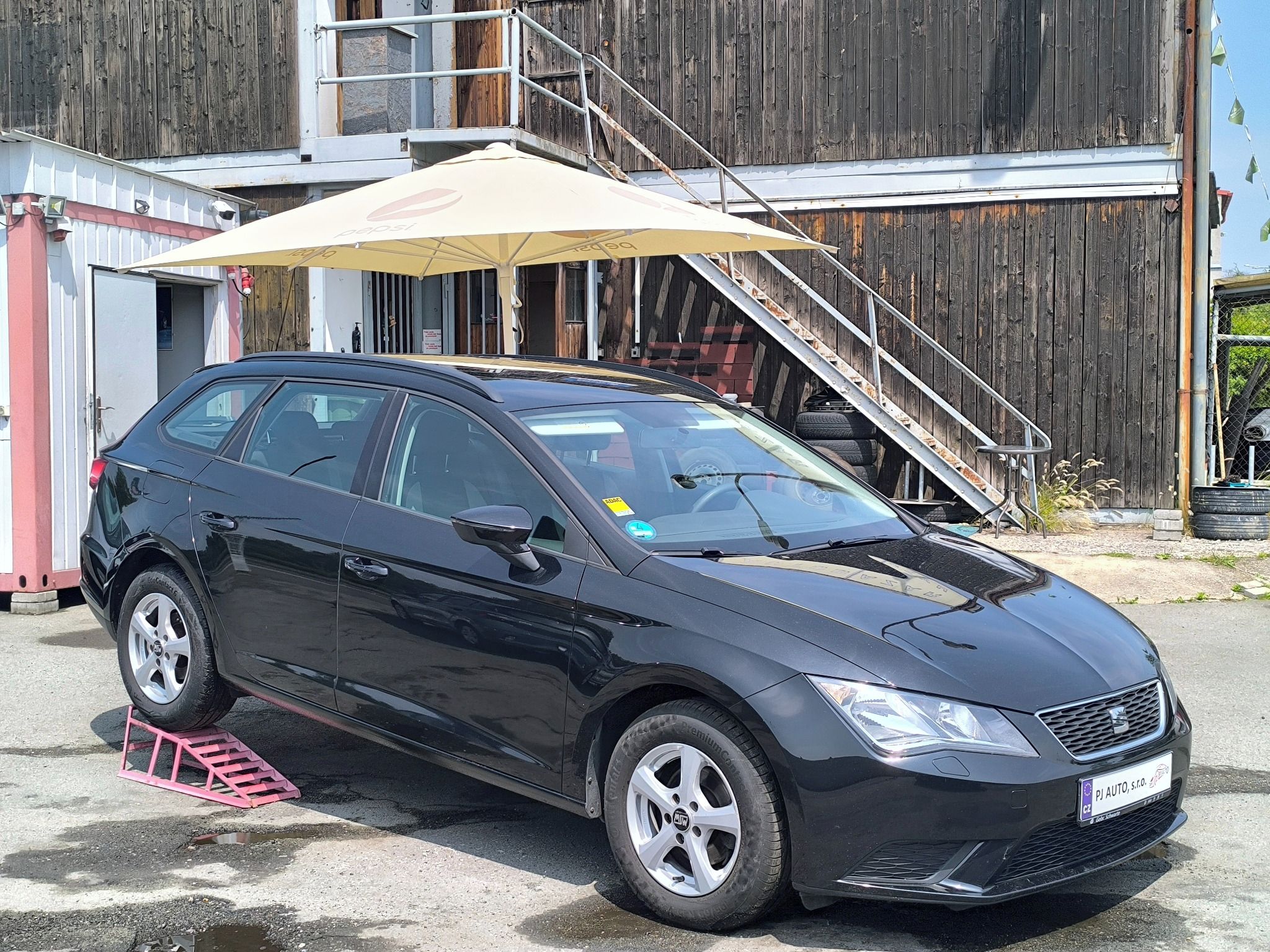 Seat Leon, 1.6 TDi Reference,Temp,1maj,AL - fotka 5