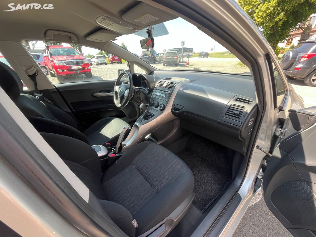 Toyota Auris, fotka 13