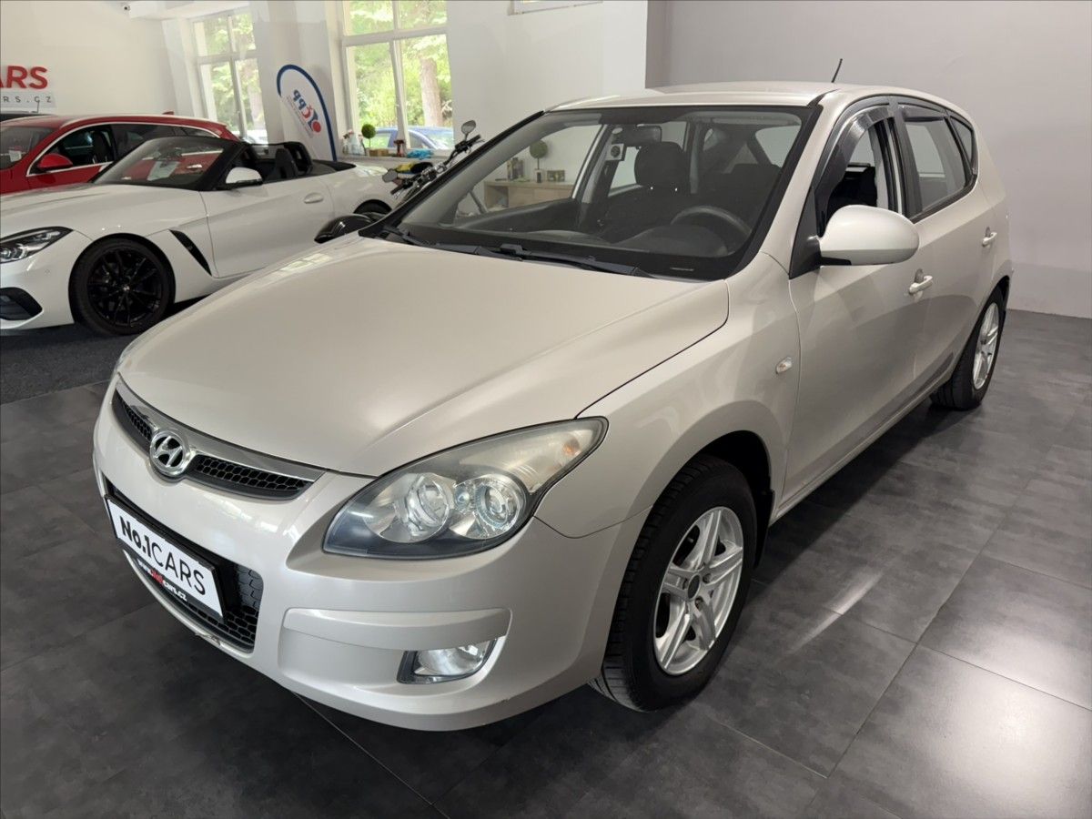 Hyundai i30, 1,4   i KLIMATIZACE TAŽNÉ ALU - fotka 3