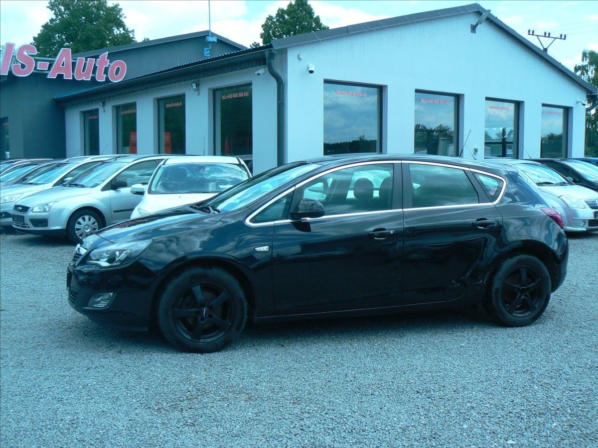 Opel Astra, 1,4 Turbo 103 kw - fotka 5