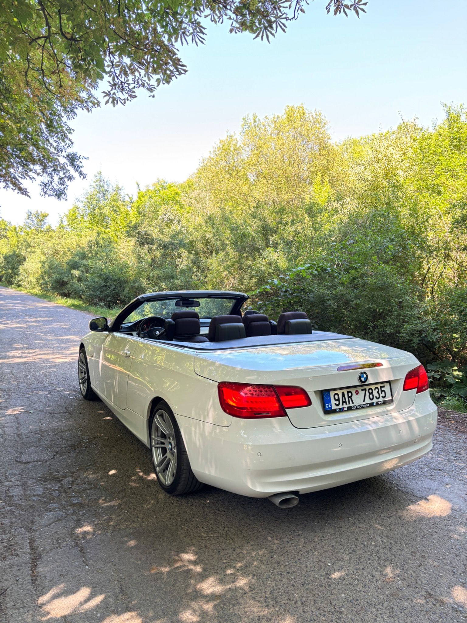 BMW Řada 3, 320D Xenony, výhřev, alu M 18” - fotka 2