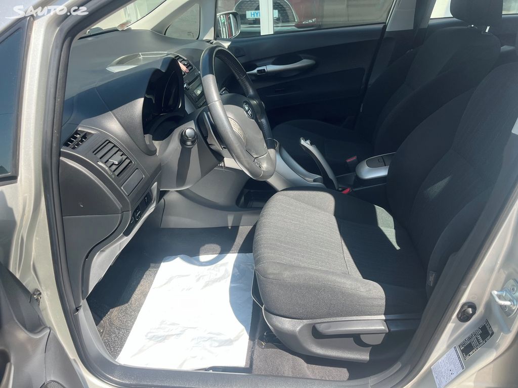 Toyota Auris, fotka 14