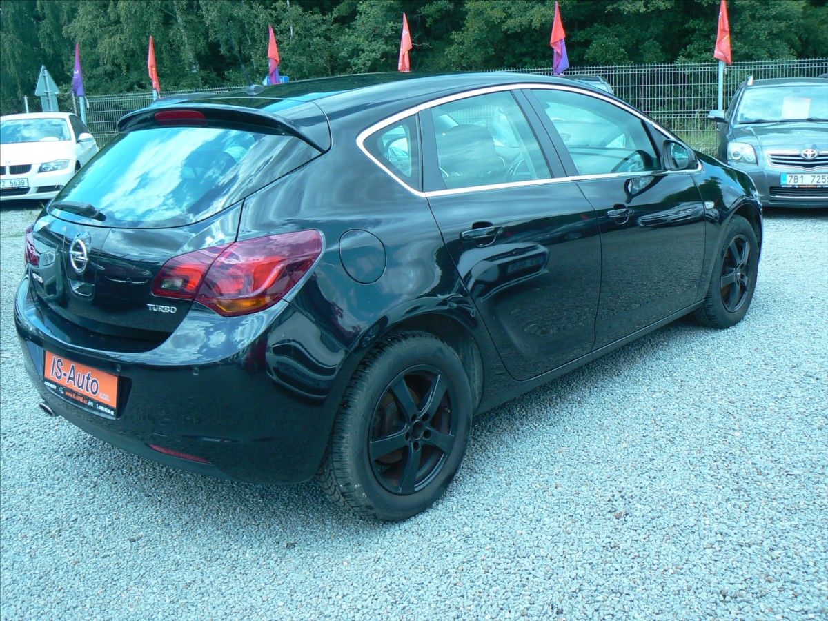 Opel Astra, 1,4 Turbo 103 kw - fotka 3
