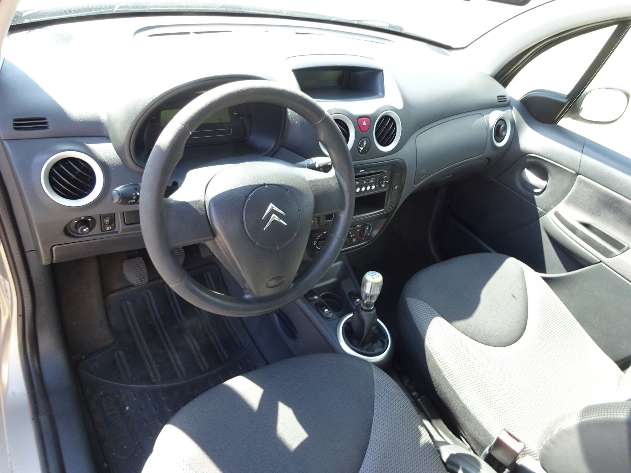 Citroën C3, 1.4i (54 KW) Koupeno v ČR - fotka 5