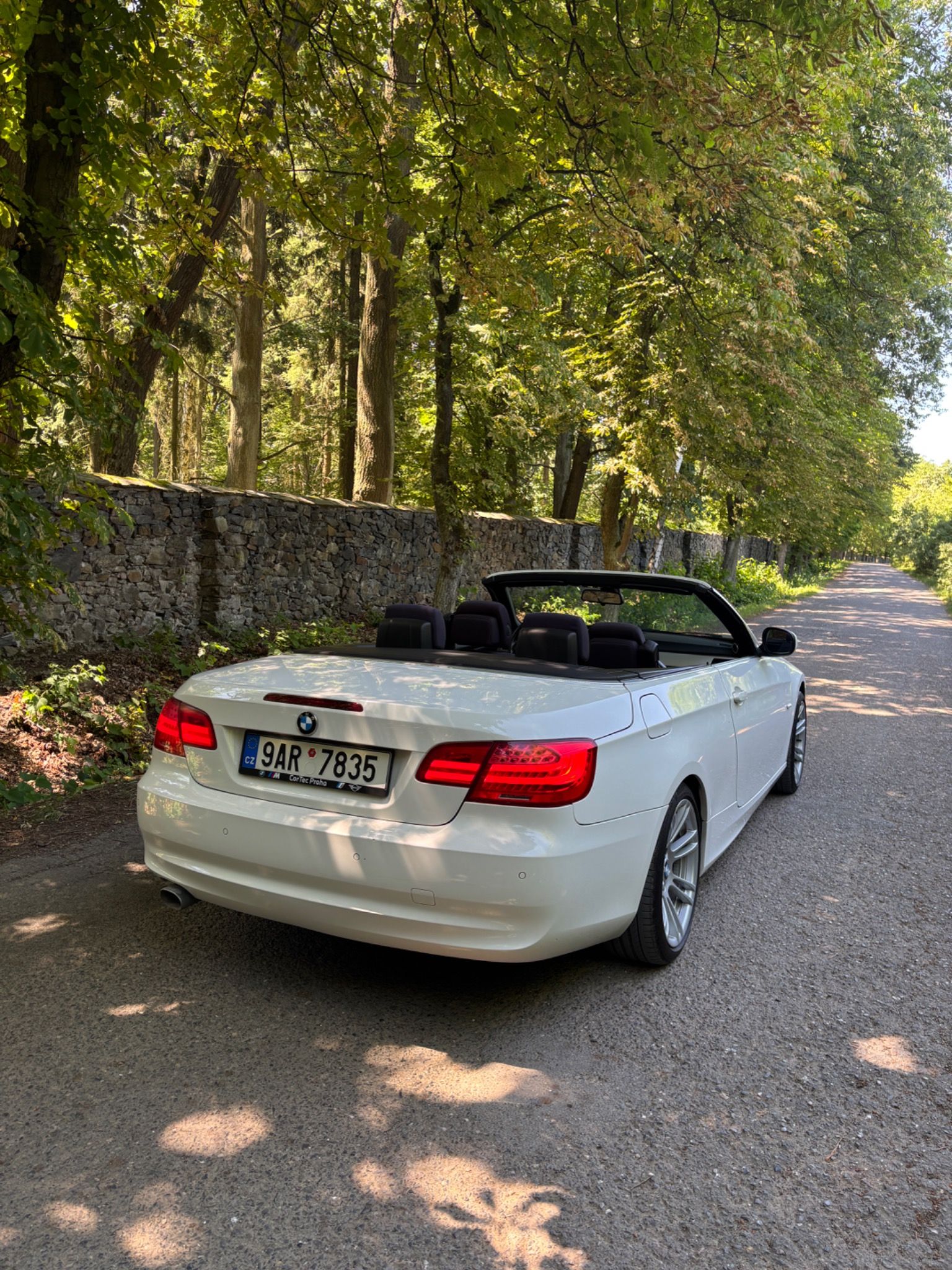 BMW Řada 3, 320D Xenony, výhřev, alu M 18” - fotka 3