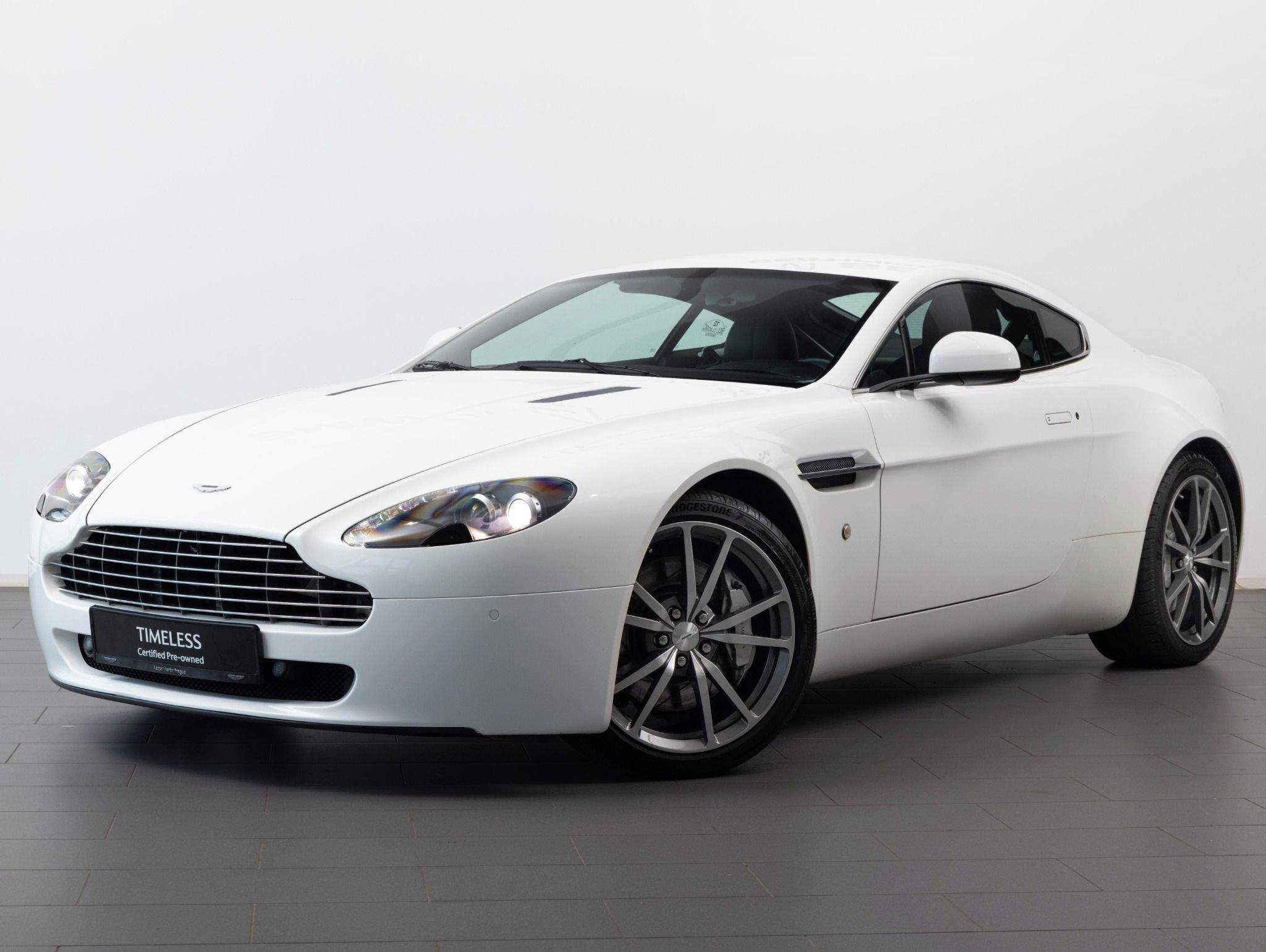 Aston Martin V8 Vantage, EU, plná servisní historie