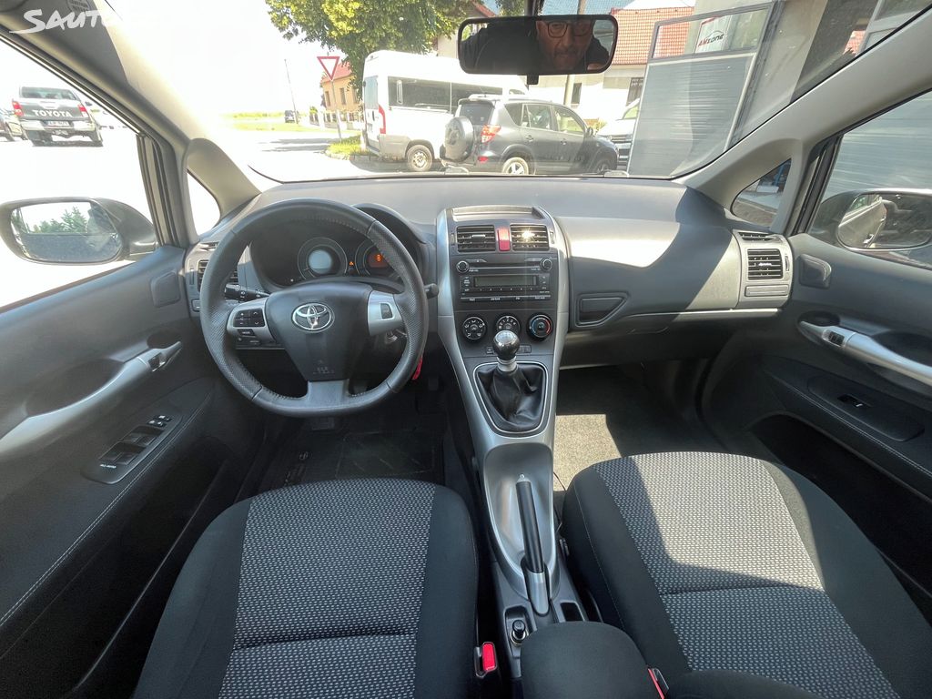 Toyota Auris, fotka 10
