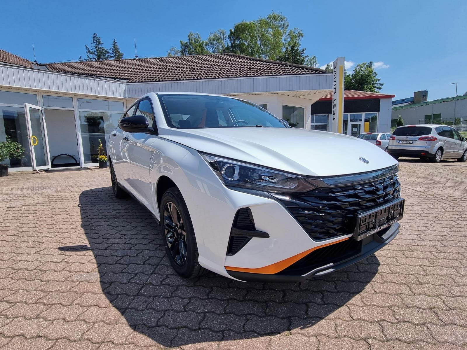 Dongfeng Shine, E1 aktuální modelový rok
