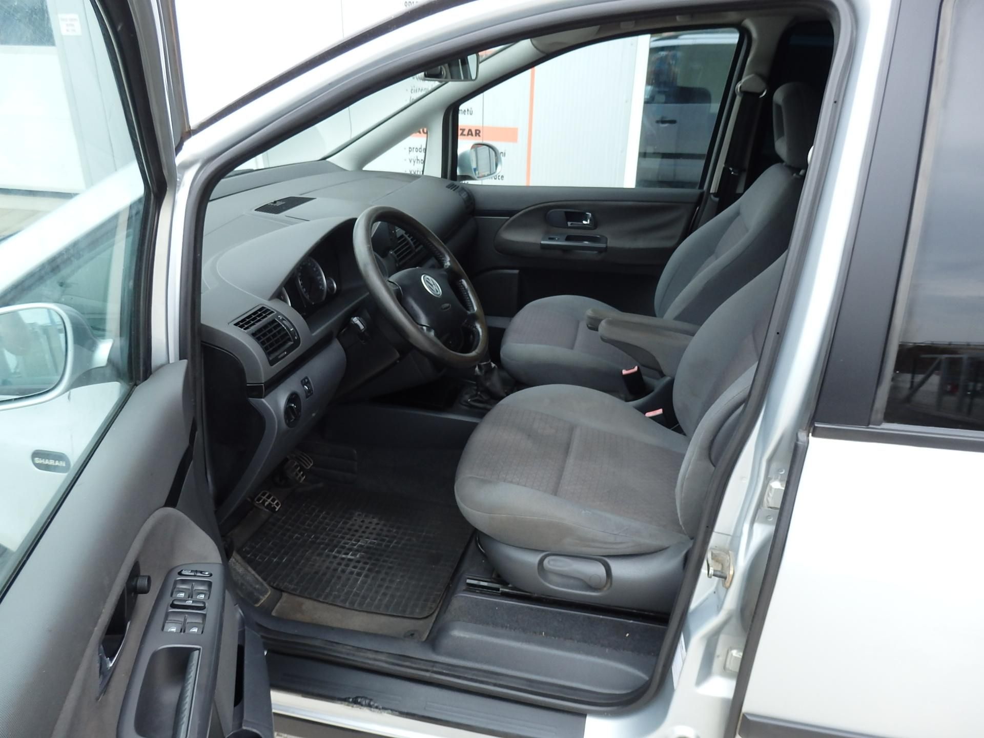 Volkswagen Sharan, 1.9 TDI 85 kW 6 MÍST, ABS - fotka 6