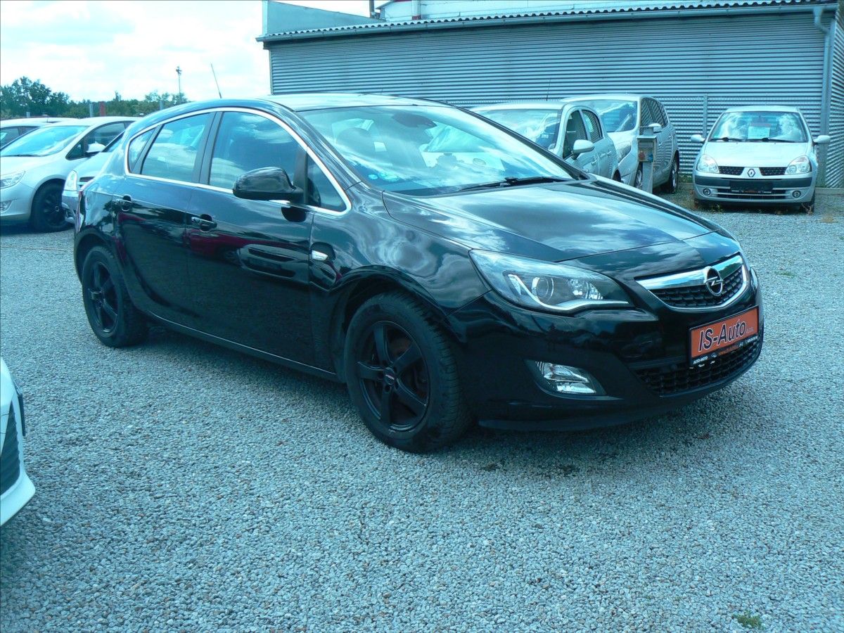 Opel Astra, 1,4 Turbo 103 kw - fotka 2