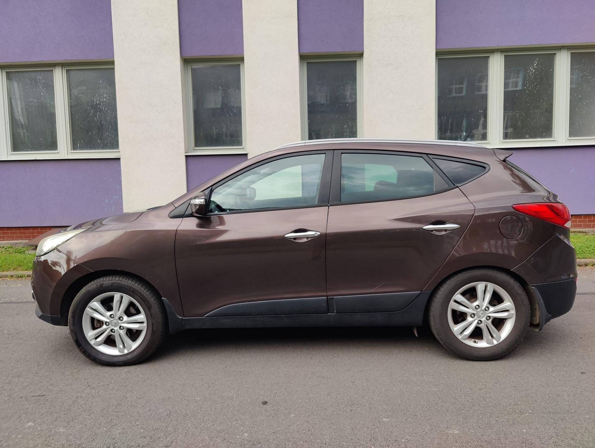 Hyundai ix35, 2,0 CRDi 4WD + pneu - fotka 2