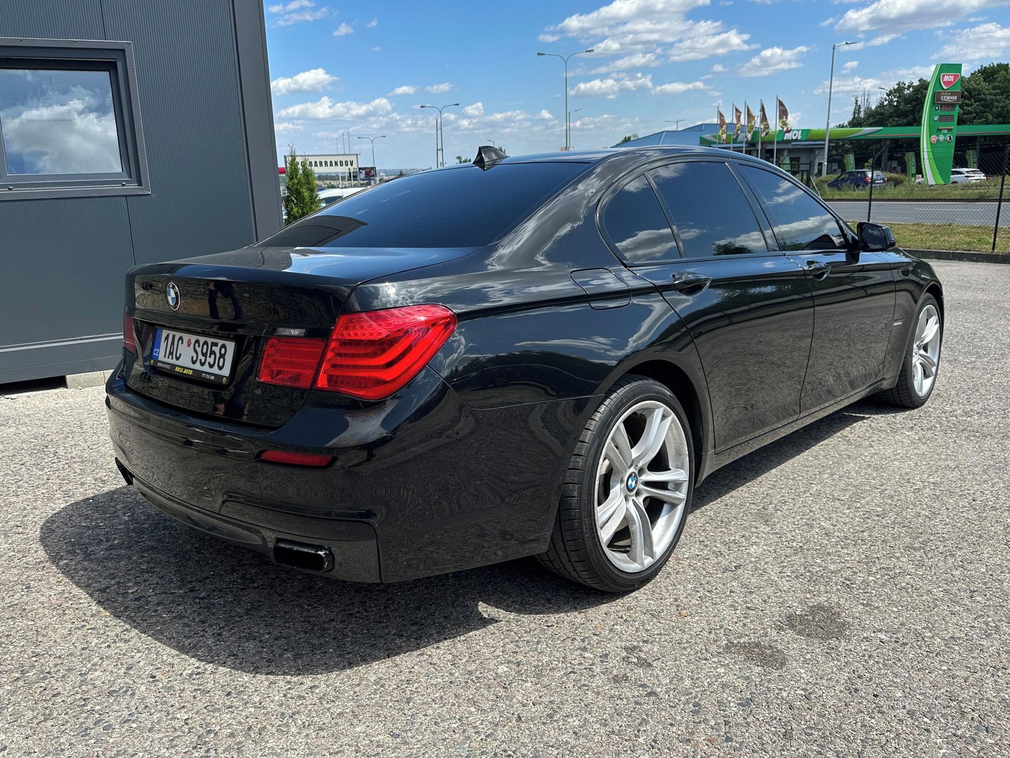 BMW Řada 7, BMW 740D xDrive 2010 - fotka 6