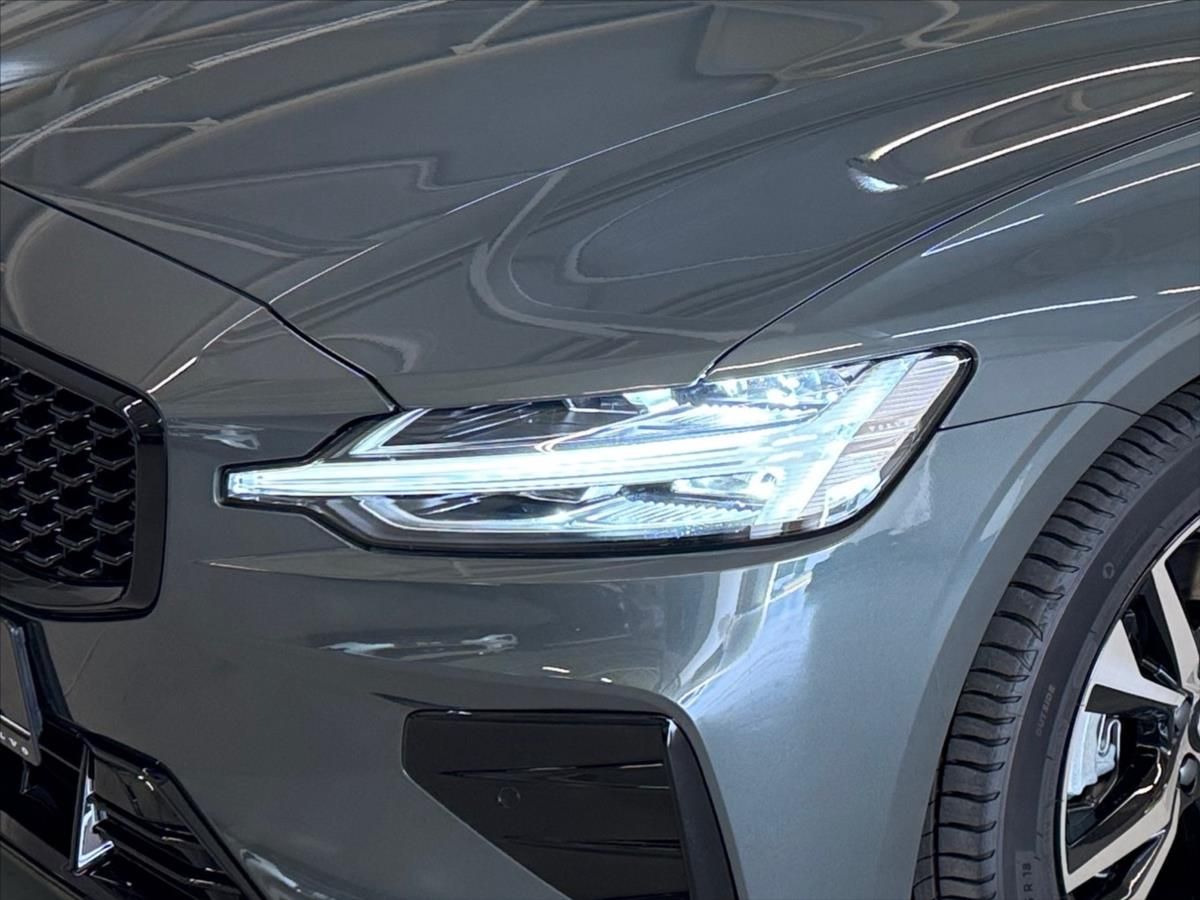 Volvo V60, 2,0 B4 FWD Plus Dark 6852 - fotka 5