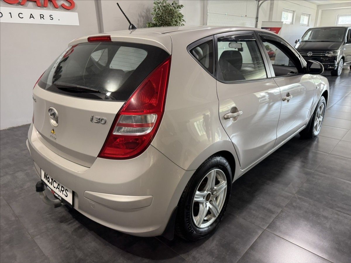 Hyundai i30, 1,4   i KLIMATIZACE TAŽNÉ ALU - fotka 5