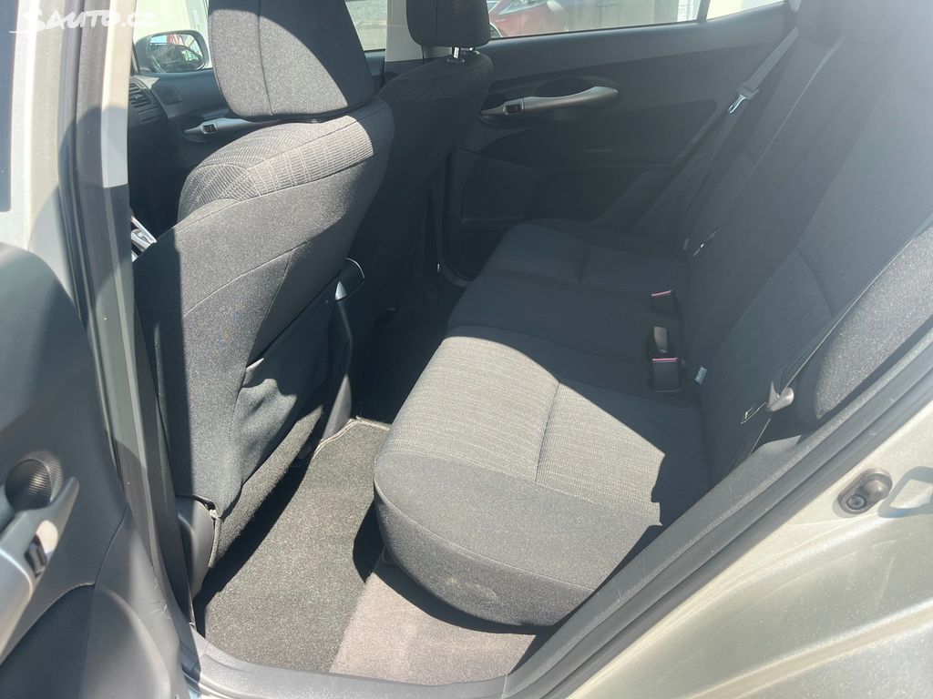 Toyota Auris, fotka 15