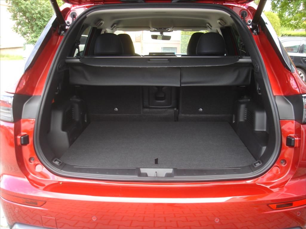 Mitsubishi Outlander, 2,4 PHEV 306k AT 4x4  Intense - fotka 6