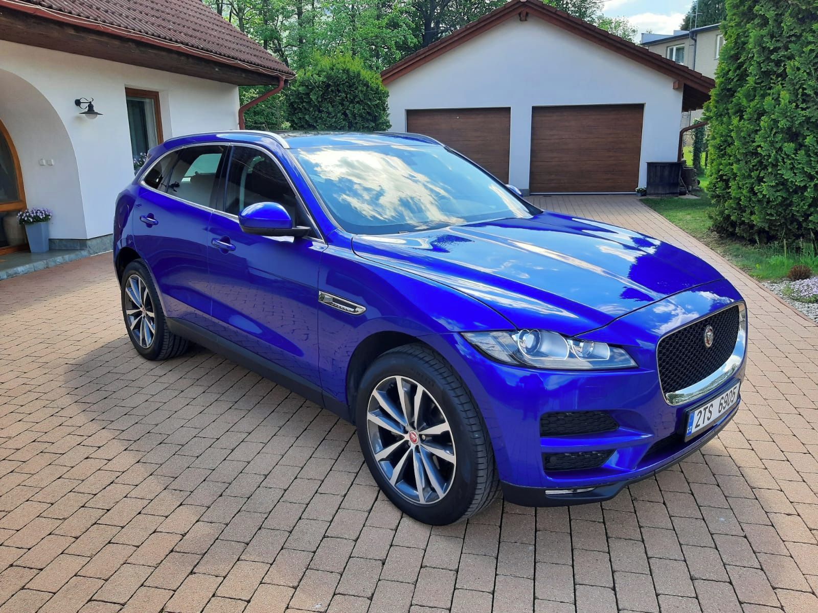 Jaguar F-Pace, 2.0d, AWD, 132kW, Výbava