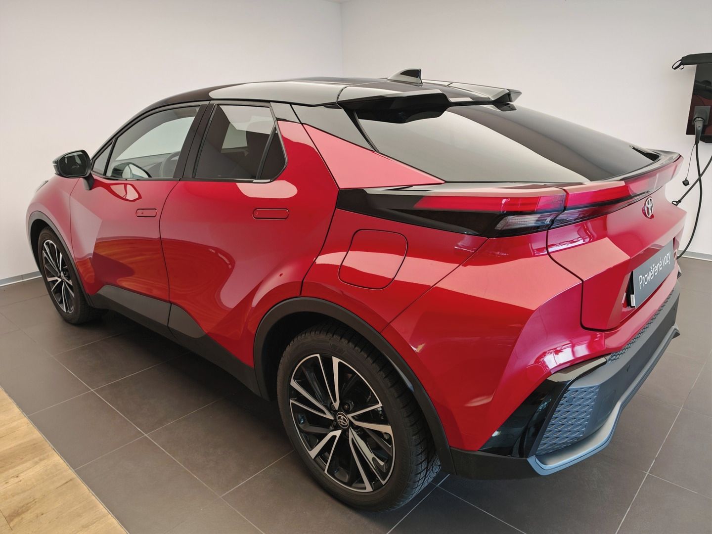 Toyota C-HR, 2.0 Hybrid 4x2 Executive - fotka 6