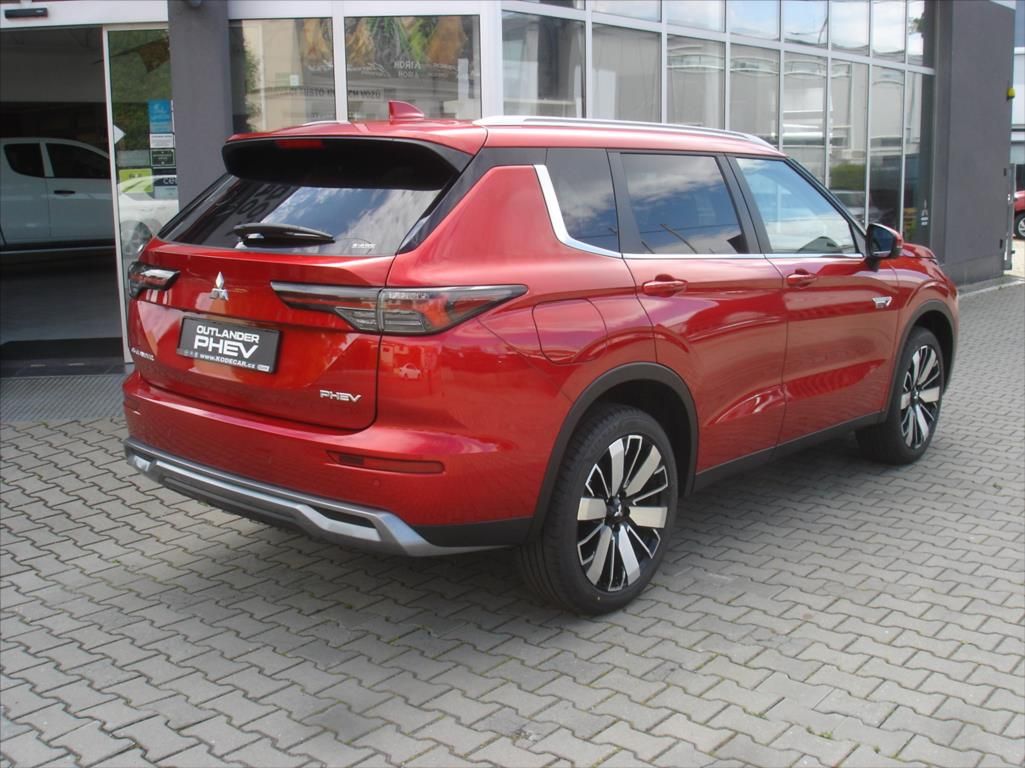 Mitsubishi Outlander, 2,4 PHEV 306k AT 4x4  Intense - fotka 4
