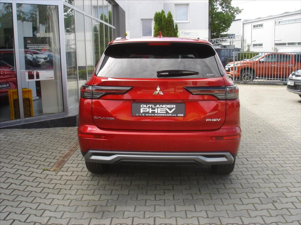 Mitsubishi Outlander, 2,4 PHEV 306k AT 4x4  Intense - fotka 5