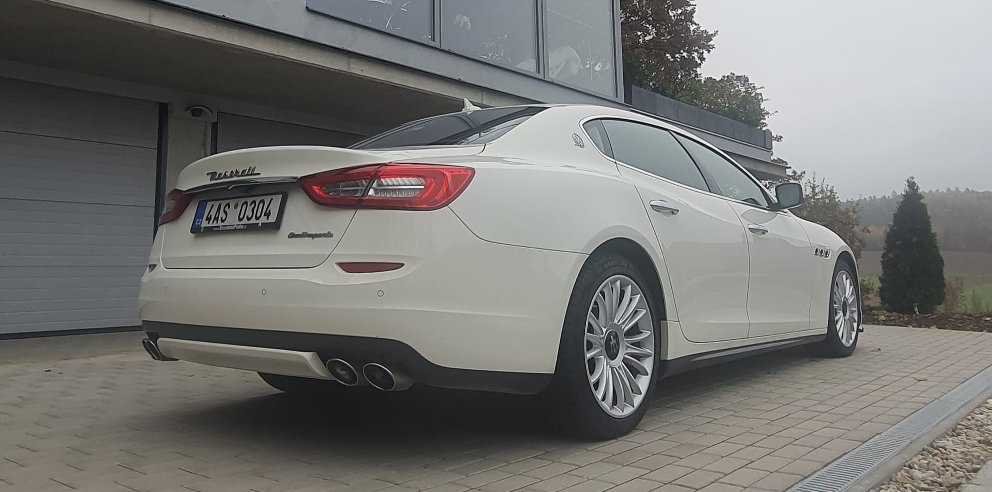 Maserati Quattroporte, Maserati Quattroporte + 4 kola - fotka 2