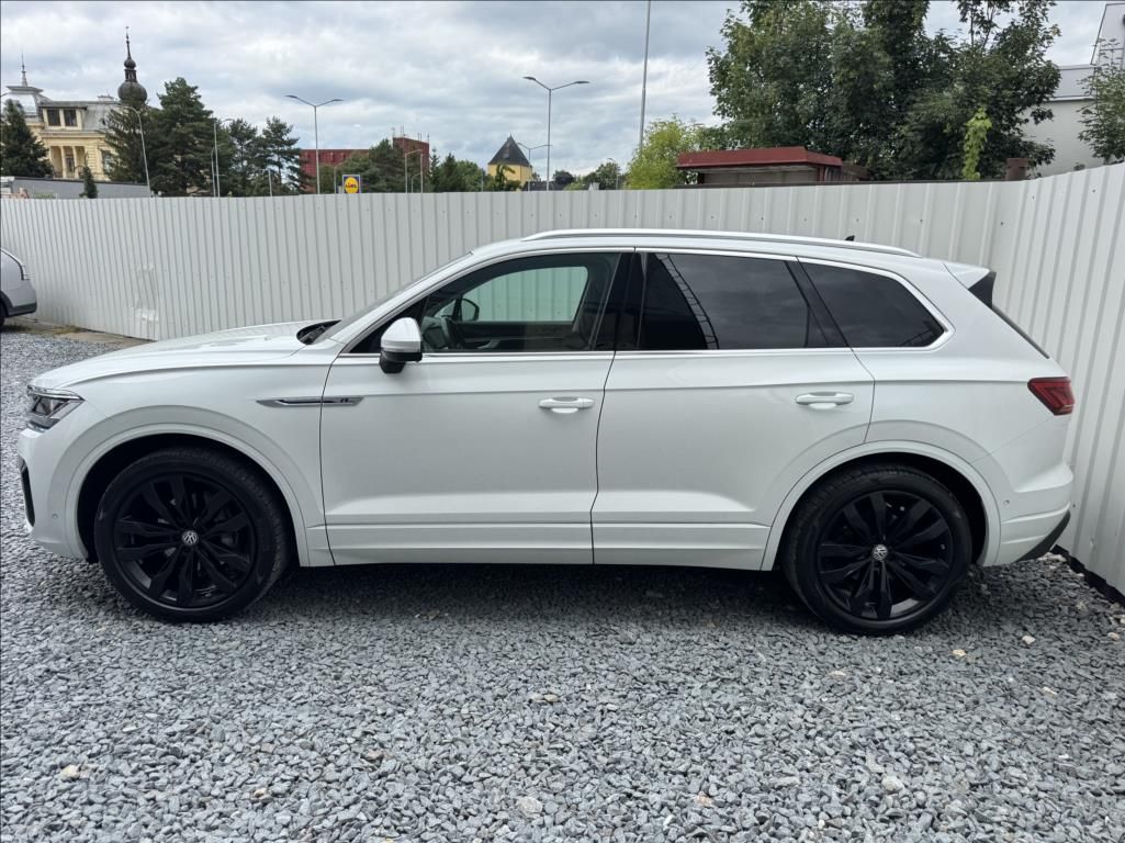 Volkswagen Touareg, 3,0 TDI,210kW,R-line,1.maj.,ČR - fotka 4
