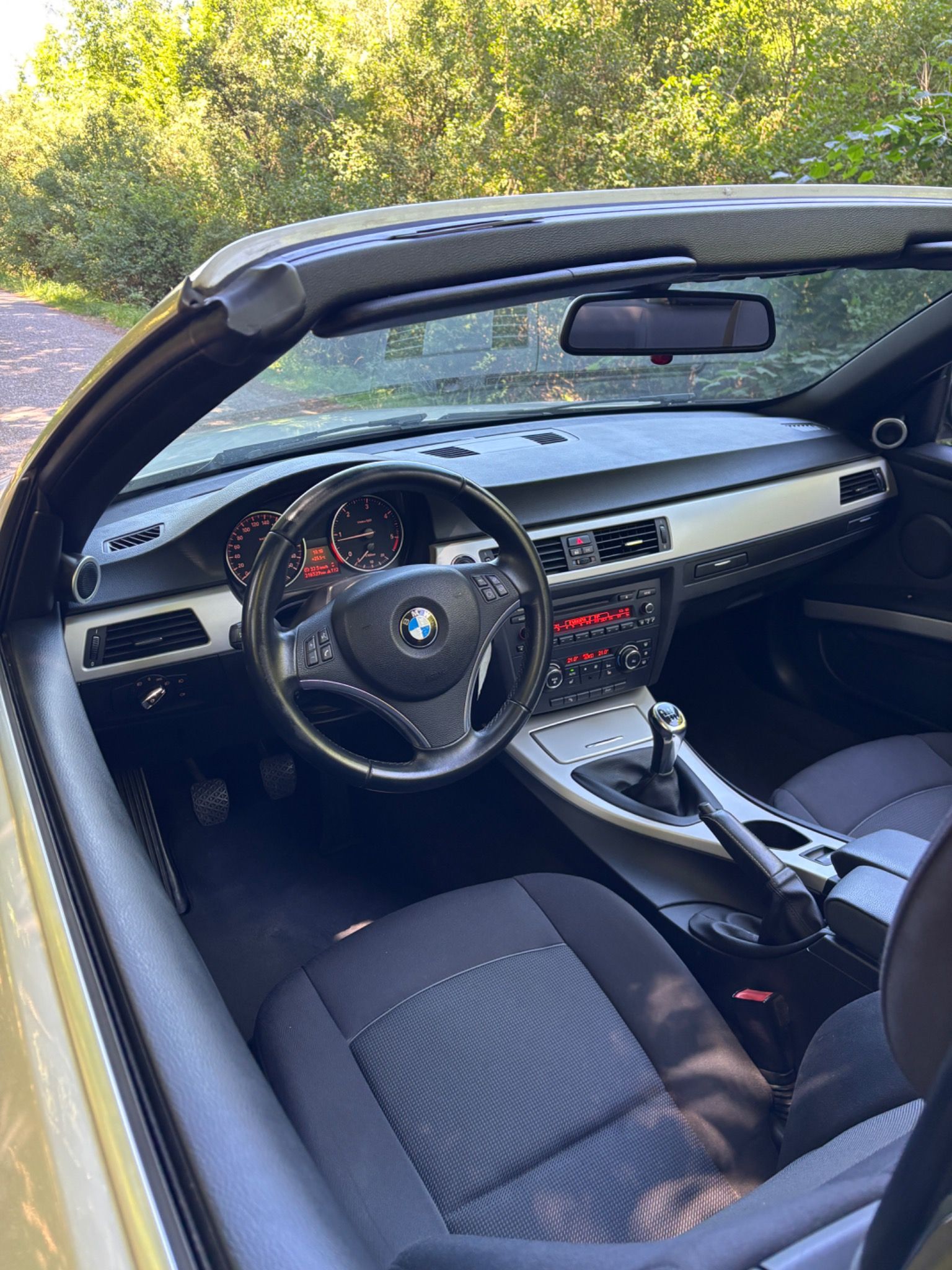 BMW Řada 3, 320D Xenony, výhřev, alu M 18” - fotka 6