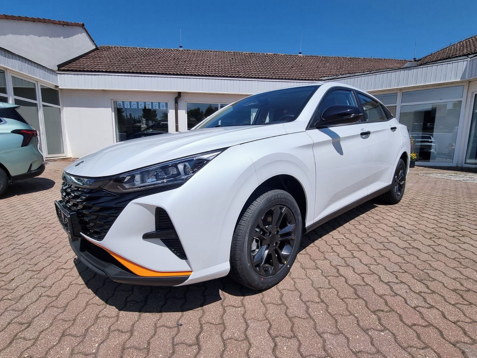 Dongfeng Shine, E1 aktuální modelový rok - fotka 3