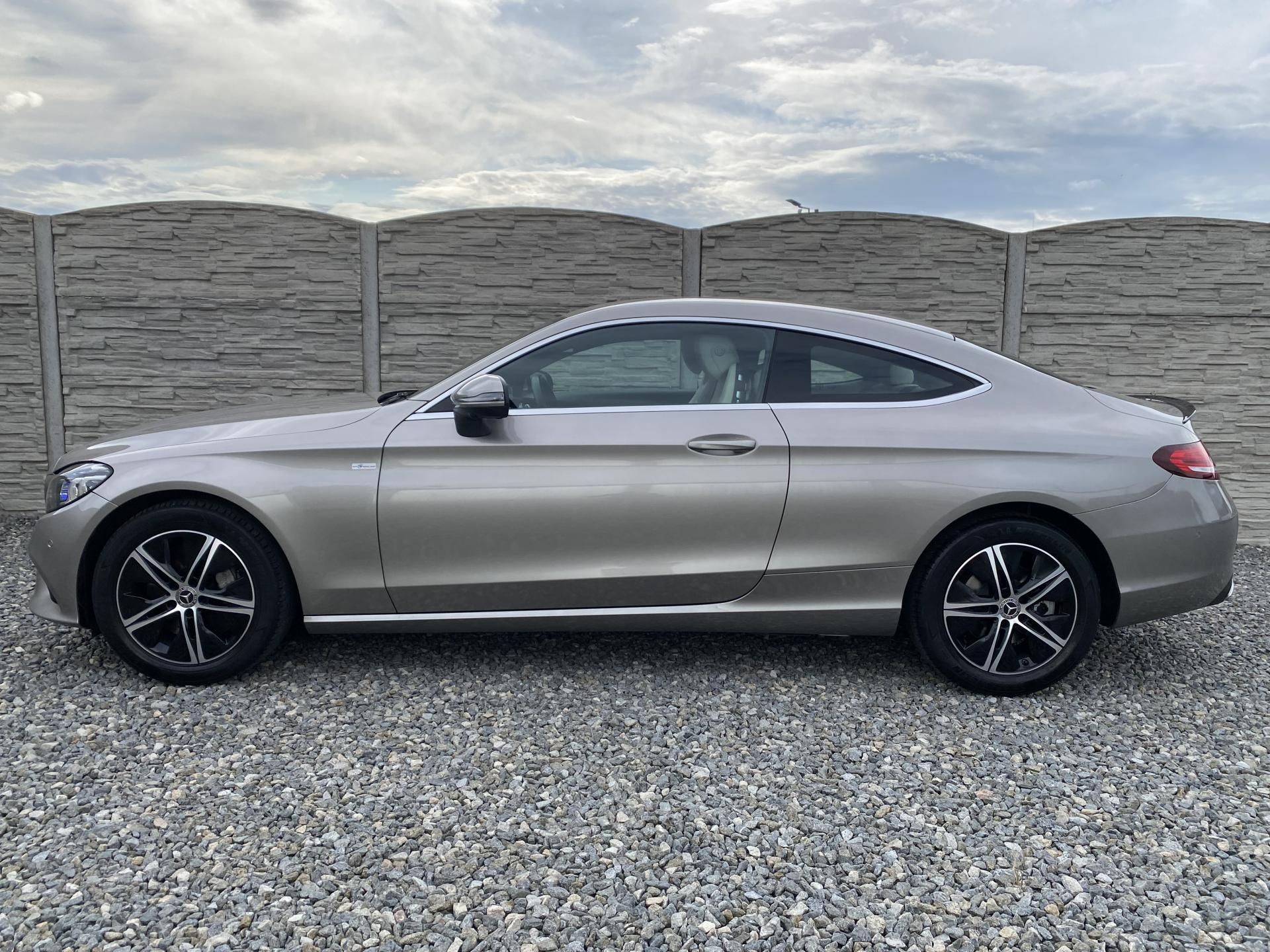 Mercedes-Benz Třídy C, C 400 COUPE 4MATIC 51.000KM - fotka 6