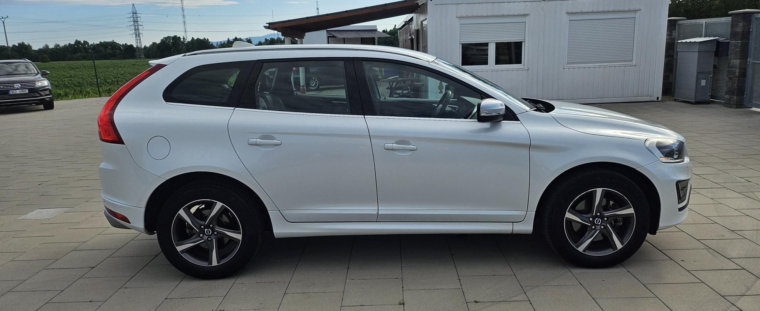 Volvo XC60, 2.0 D4 133KW R-Design - fotka 5