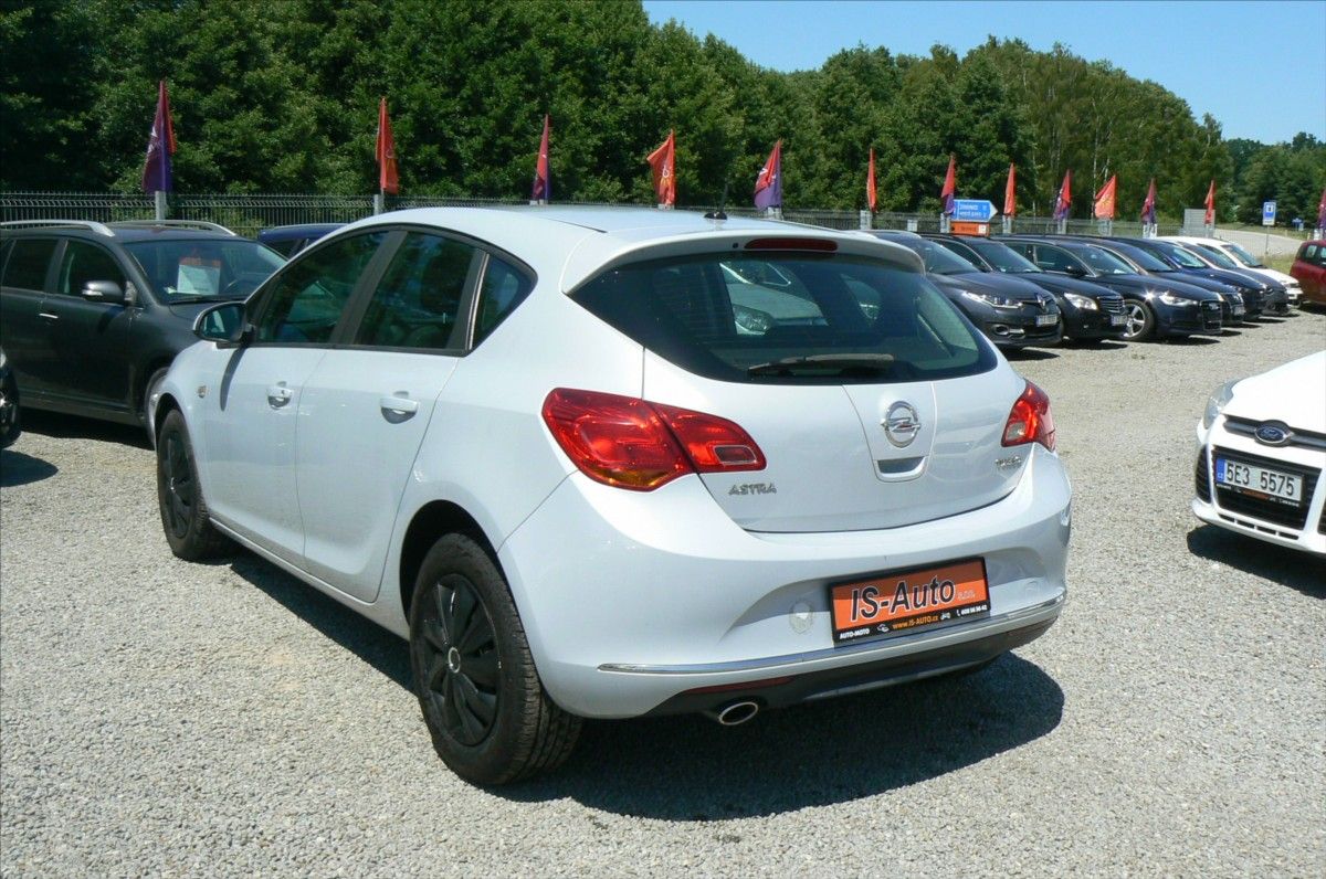 Opel Astra, 1,4 - 103 kw - fotka 5