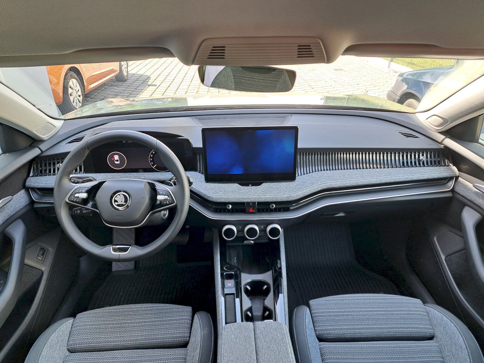 Škoda Superb, 1,5TSI 110kW DSG Selection - fotka 5